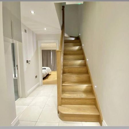 Luxury 4-Bed Apartment With Balcony & Garden, Near Emirates Stadium, 15 Mins To Central Londres Exterior foto