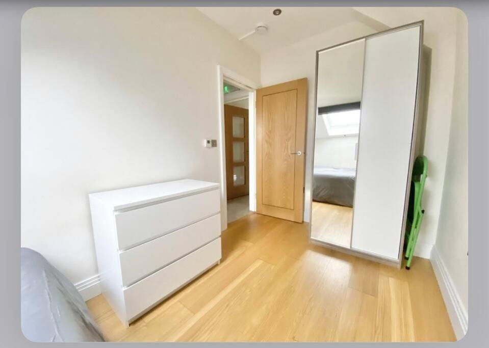 Luxury 4-Bed Apartment With Balcony & Garden, Near Emirates Stadium, 15 Mins To Central Londres Exterior foto