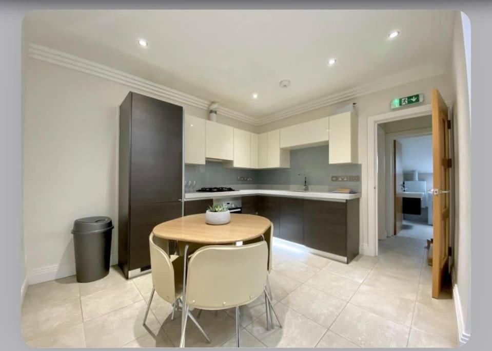 Luxury 4-Bed Apartment With Balcony & Garden, Near Emirates Stadium, 15 Mins To Central Londres Exterior foto