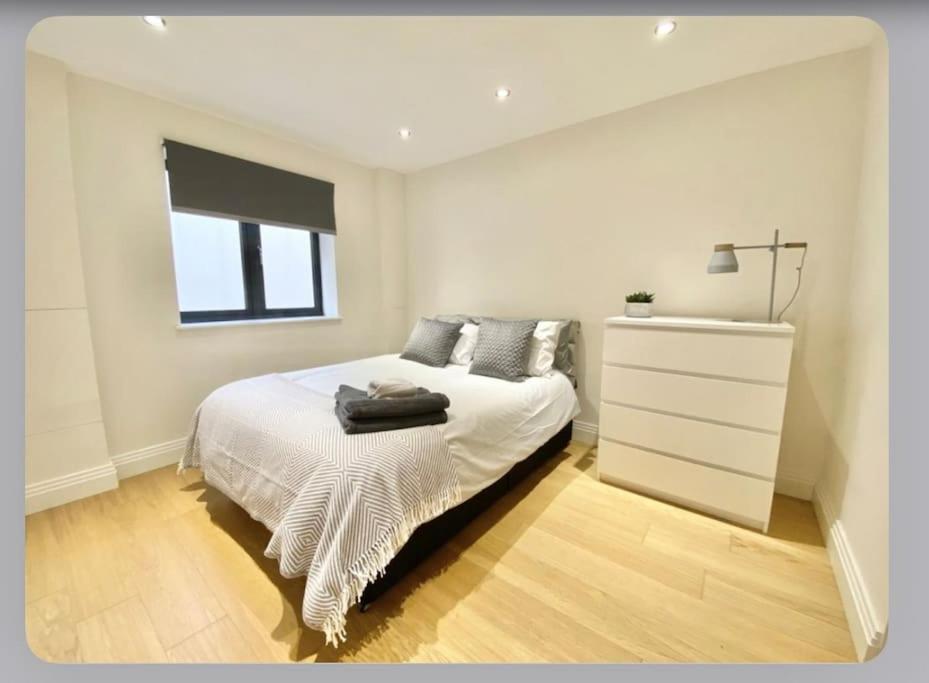 Luxury 4-Bed Apartment With Balcony & Garden, Near Emirates Stadium, 15 Mins To Central Londres Exterior foto