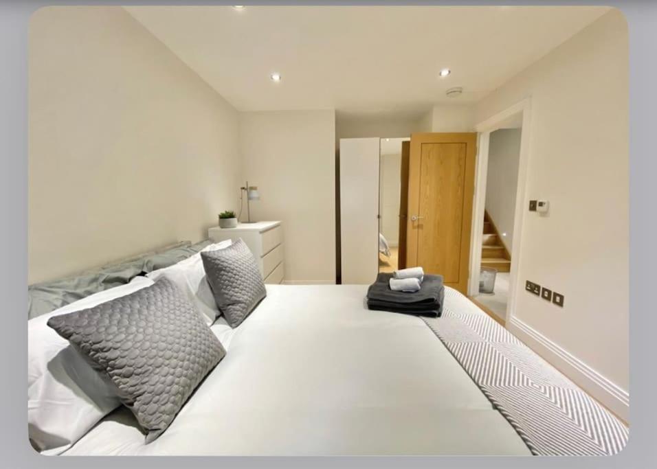 Luxury 4-Bed Apartment With Balcony & Garden, Near Emirates Stadium, 15 Mins To Central Londres Exterior foto