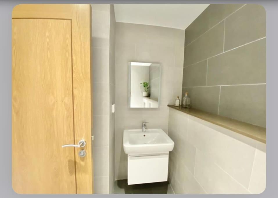 Luxury 4-Bed Apartment With Balcony & Garden, Near Emirates Stadium, 15 Mins To Central Londres Exterior foto