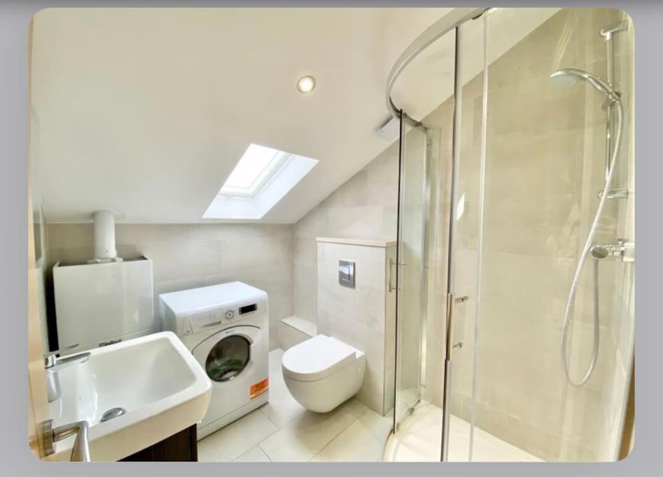 Luxury 4-Bed Apartment With Balcony & Garden, Near Emirates Stadium, 15 Mins To Central Londres Exterior foto