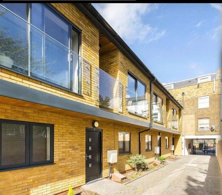 Luxury 4-Bed Apartment With Balcony & Garden, Near Emirates Stadium, 15 Mins To Central Londres Exterior foto