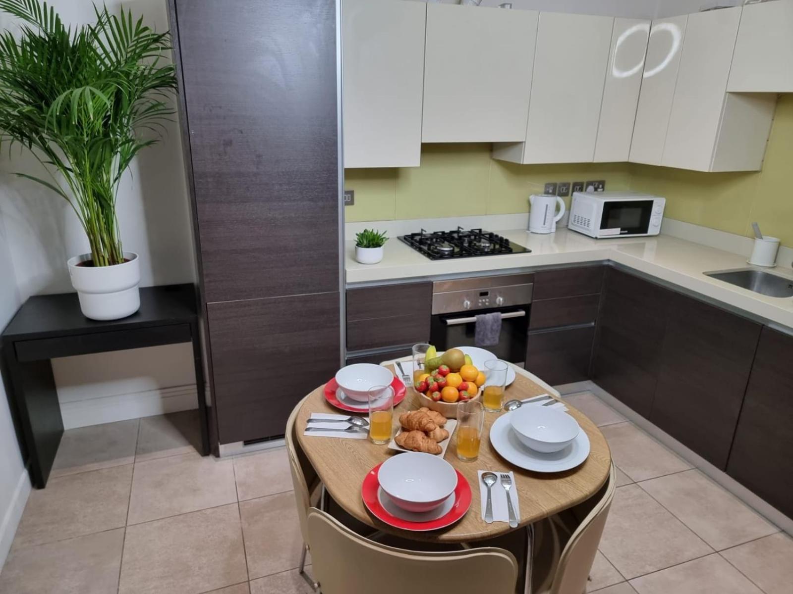 Luxury 4-Bed Apartment With Balcony & Garden, Near Emirates Stadium, 15 Mins To Central Londres Exterior foto